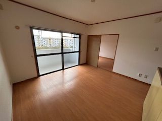 カウンターキッチン付きでLDK広々！
