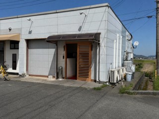 広々駐車場完備！R２０１号バイパス付近でアクセス良好！飲食店可！！！