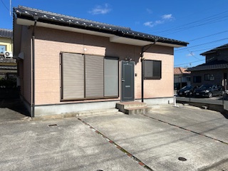 駐車場3台可！ペットと暮らせる平家建て！！　　　　綱分栄町貸家 B号