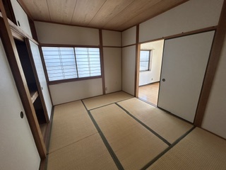 シャッター付きガレージ1台込み！！近隣商業施設多数！