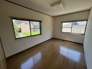 シャッター付きガレージ1台込み！！近隣商業施設多数！